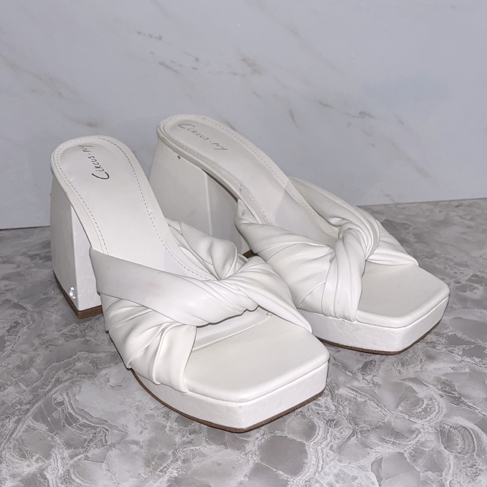 Circus by Sam Edelman Marianna white block heels 8